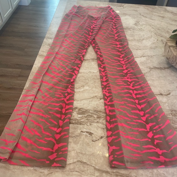 Beach bunny cover up. - Picture 9 of 14